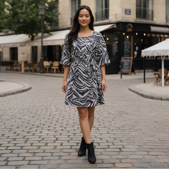 Trina Turk Dresses & Skirts - Trina Turk Women Zebra Dress Silk Size‎ 2 Gray Cream Short Sleeve Shift Belted